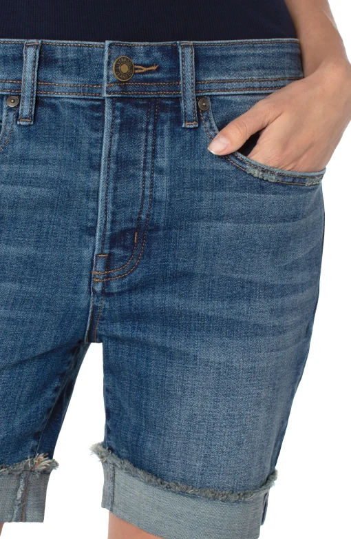 THE KEEPER SHORT WITH FRAY CUFF